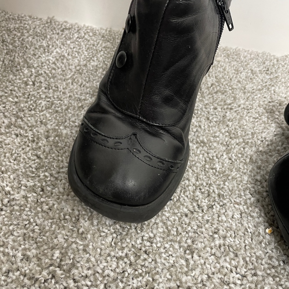 Women's Black Mid-Calf Button-Accent Heeled Boots - Picture 11 of 13